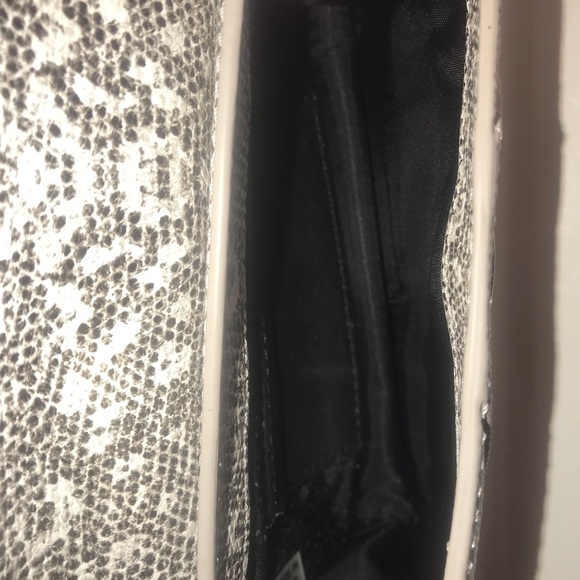 RARE Tory Burch Snakeskin Mini Crossbody Bag - Picture 8 of 8